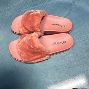 Fluffy Slide sandals size 9 women New